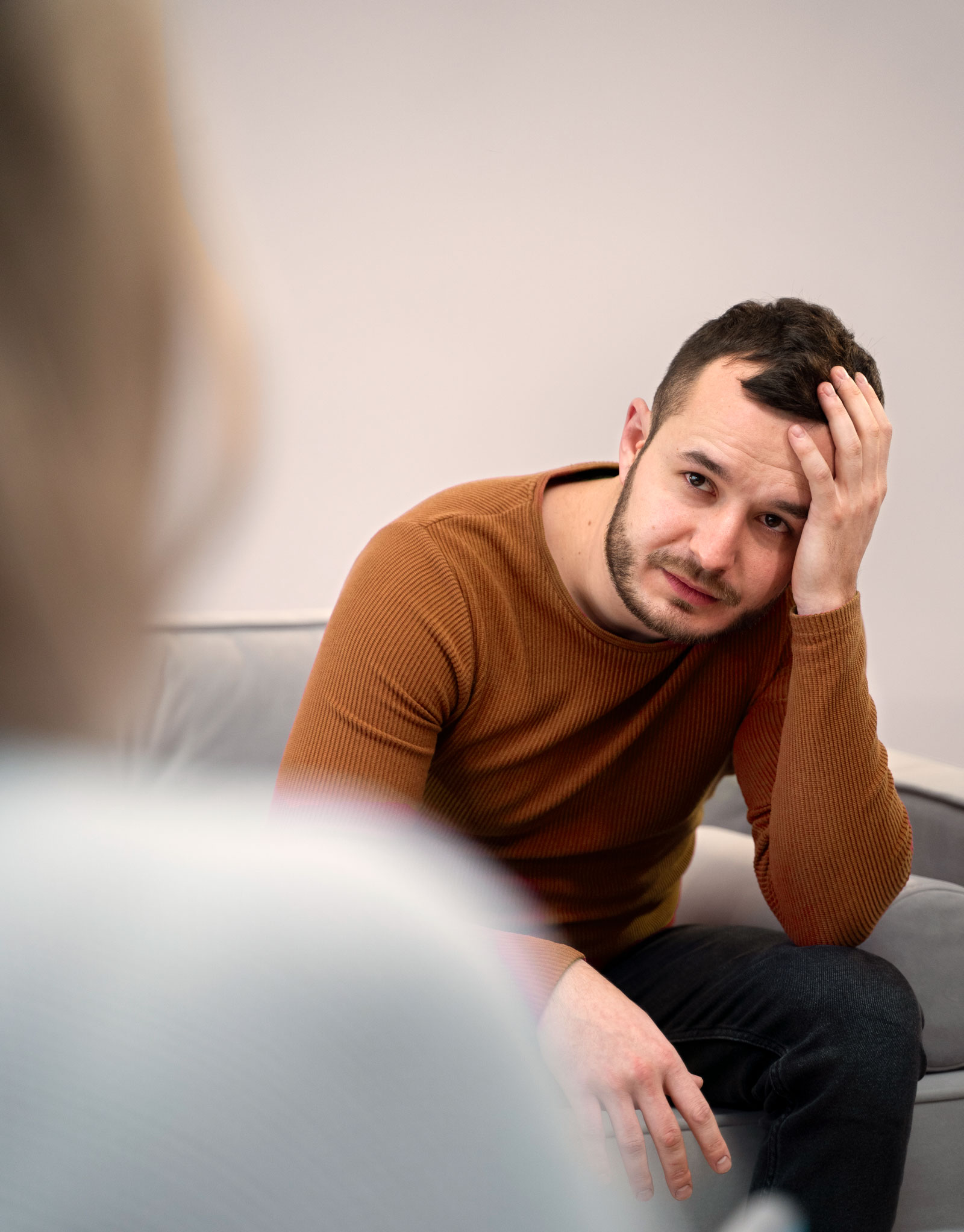 person-suffering-from-ptsd-psychologist_1600px